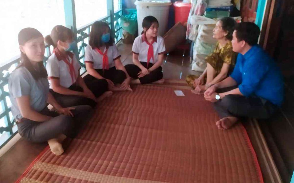 Đoàn thăm hỏi gia đình Bà Nguyễn Thị Ri - Chồng và con là liệt sĩ